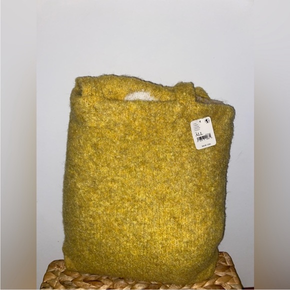 NWT SET Free People Flower Power Carry On Tote Bag and Scarf Set - Picture 3 of 3